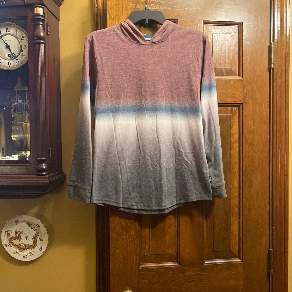 NWT Boys Variegated  Color, Hooded, Long Sleeve Pullover Shirt.  XL.
